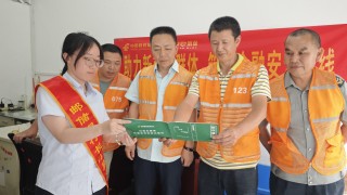 助力新就业群体 筑牢金融安全防线邮储银行长汀县支行开展金融知识进快递点宣传活动